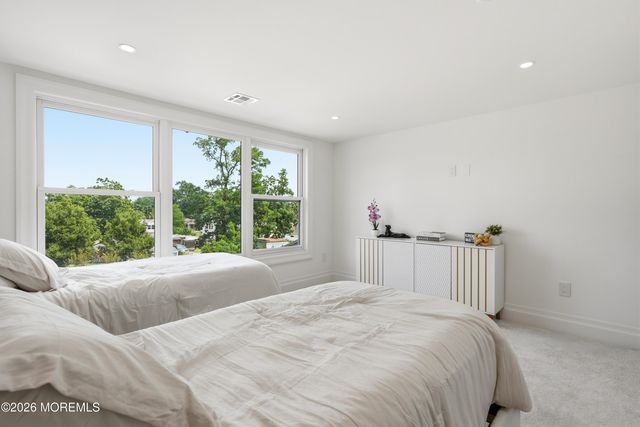 13 Johnston Street, Oakhurst, NJ 07755