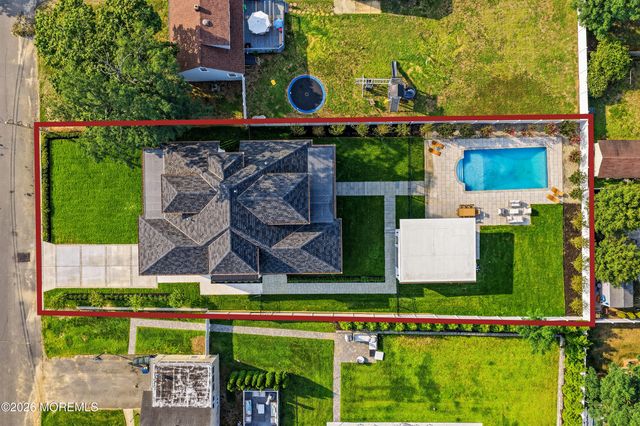13 Johnston Street, Oakhurst, NJ 07755