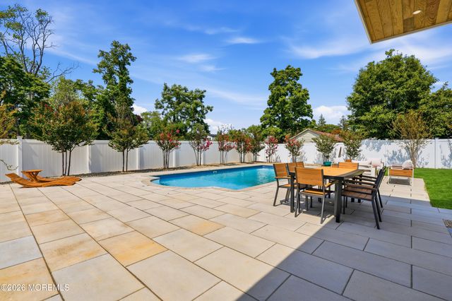 13 Johnston Street, Oakhurst, NJ 07755