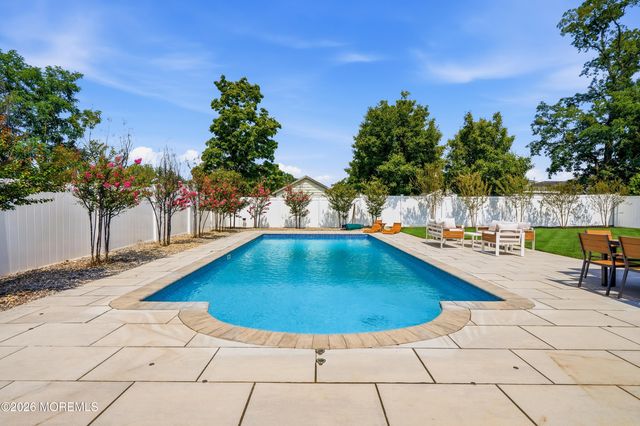 13 Johnston Street, Oakhurst, NJ 07755