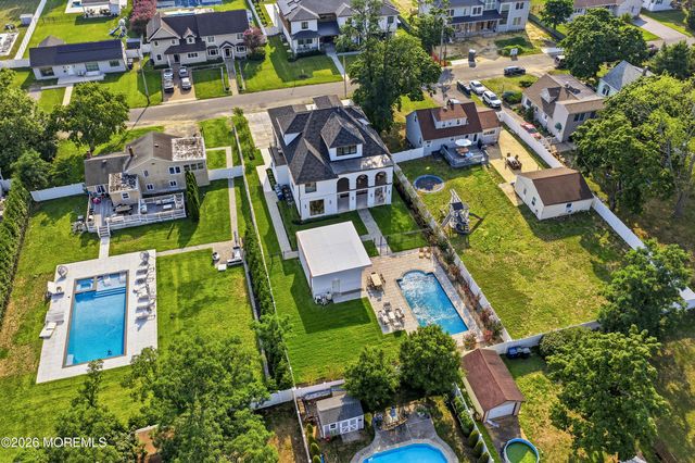 13 Johnston Street, Oakhurst, NJ 07755