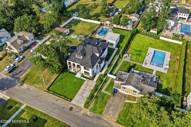 13 Johnston Street, Oakhurst, NJ 07755