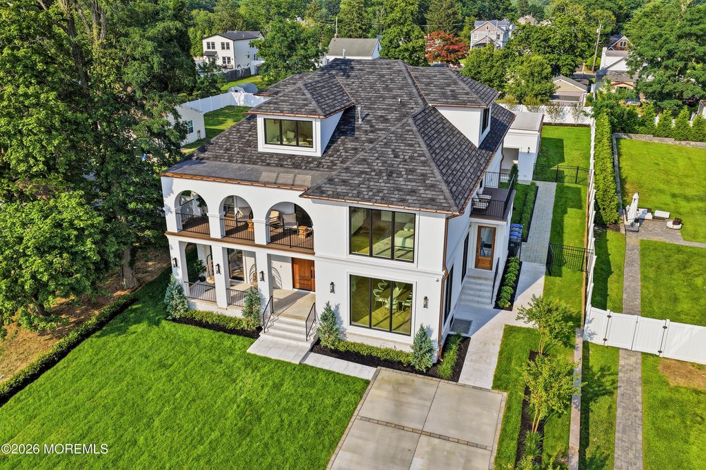 13 Johnston Street, Oakhurst, NJ 07755