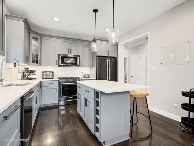 14277 Lacey Drive, Lemont, IL 60439