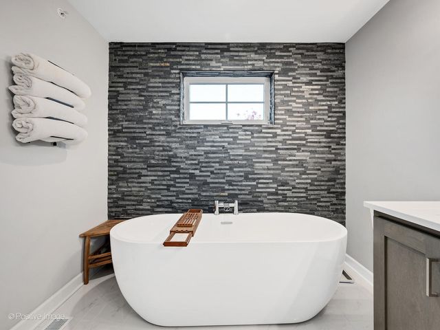 14277 Lacey Drive, Lemont, IL 60439