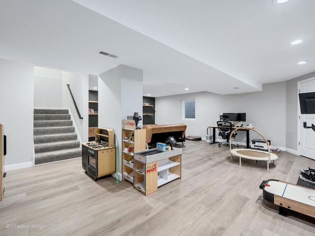 14277 Lacey Drive, Lemont, IL 60439