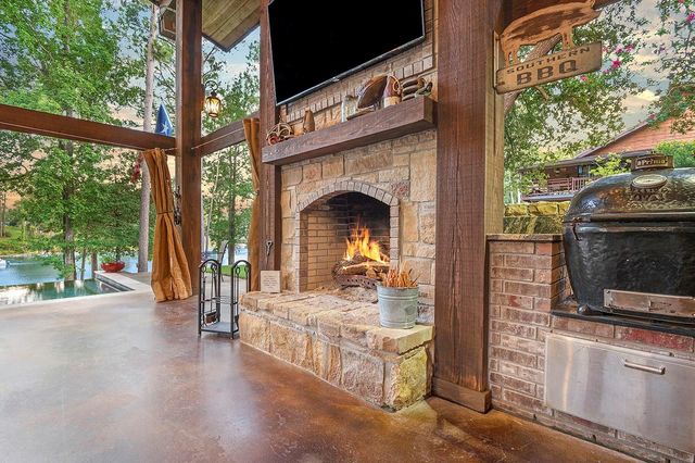 671 Lakeshore Drive, Brookeland, TX 75931