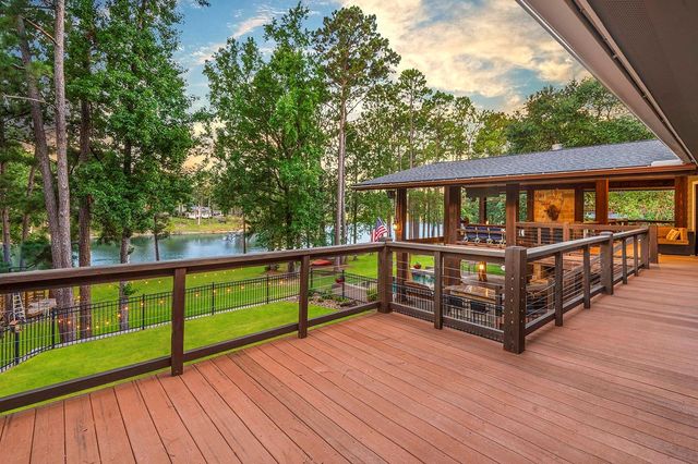 671 Lakeshore Drive, Brookeland, TX 75931