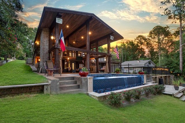 671 Lakeshore Drive, Brookeland, TX 75931