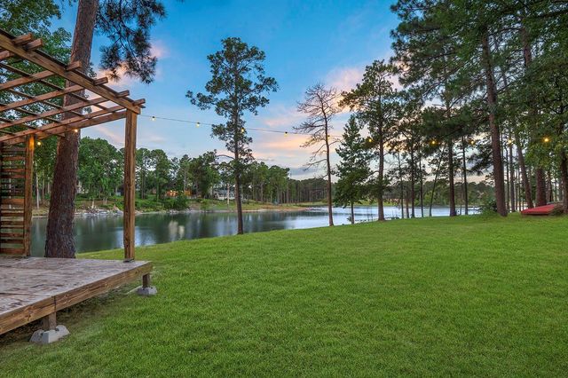 671 Lakeshore Drive, Brookeland, TX 75931