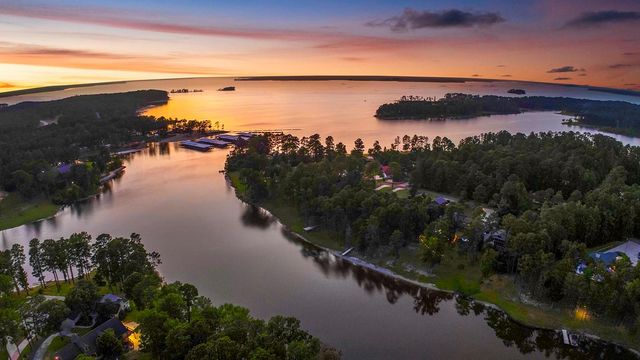 671 Lakeshore Drive, Brookeland, TX 75931