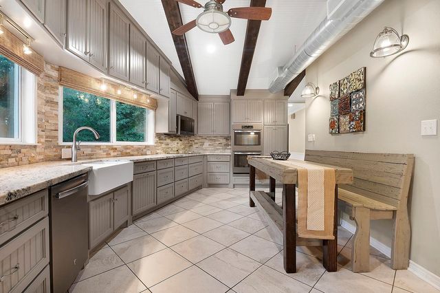 671 Lakeshore Drive, Brookeland, TX 75931