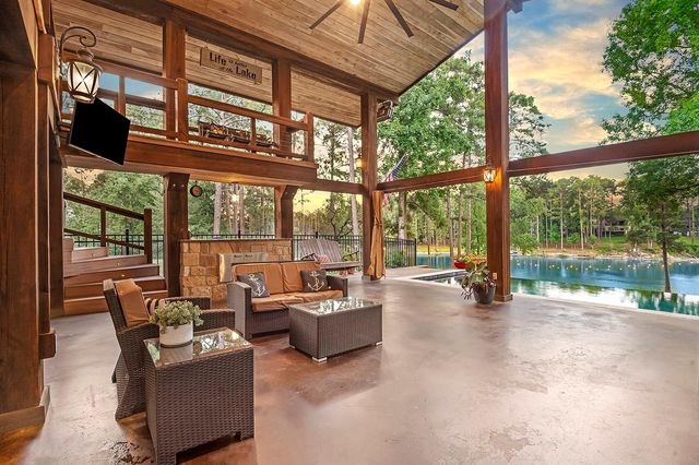 671 Lakeshore Drive, Brookeland, TX 75931