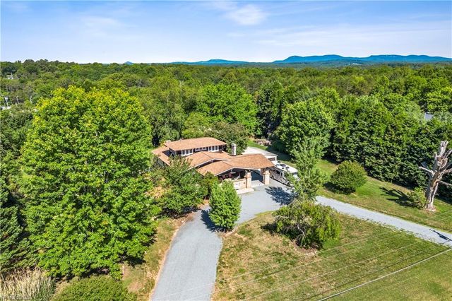 637 Stokesburg Road, Walnut Cove, NC 27052