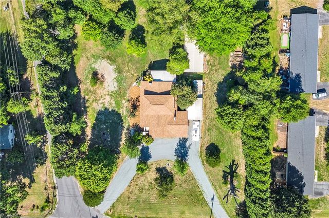 637 Stokesburg Road, Walnut Cove, NC 27052