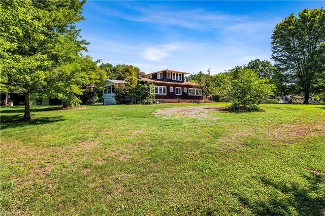637 Stokesburg Road, Walnut Cove, NC 27052