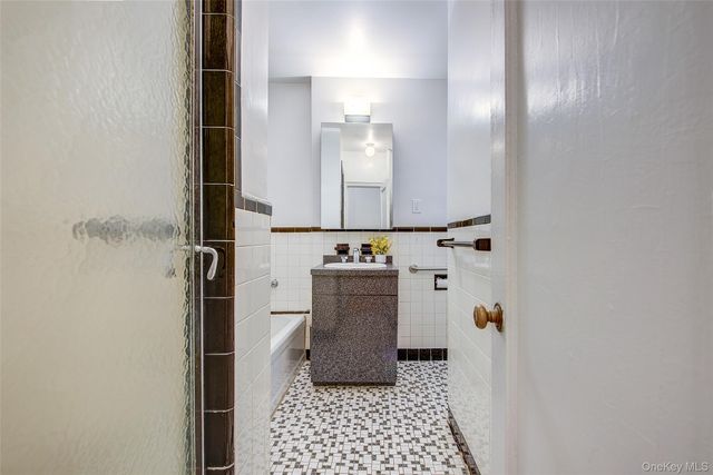 35-24 78th Street A48, Jackson Heights, NY 11372