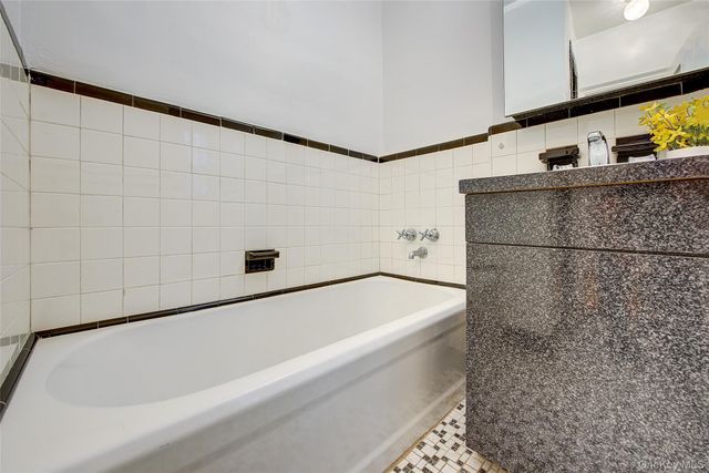 35-24 78th Street A48, Jackson Heights, NY 11372