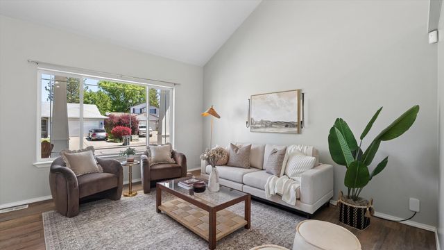 406 Hampton Ln, Cheney, WA 99004