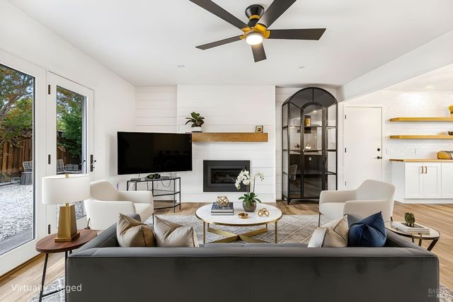 2001 Willow Dr, Petaluma, CA 94954