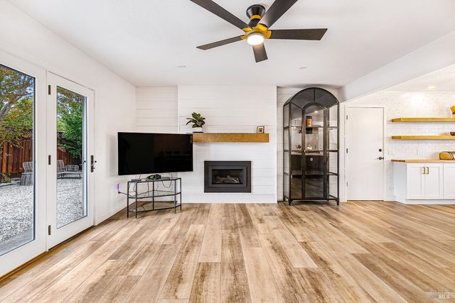 2001 Willow Dr, Petaluma, CA 94954