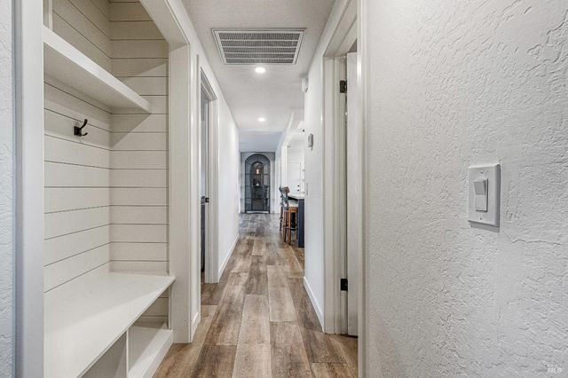 2001 Willow Dr, Petaluma, CA 94954