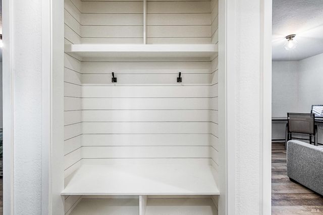 2001 Willow Dr, Petaluma, CA 94954