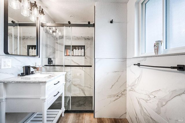 2001 Willow Dr, Petaluma, CA 94954