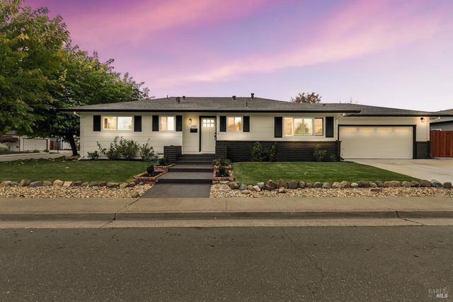 2001 Willow Dr, Petaluma, CA 94954