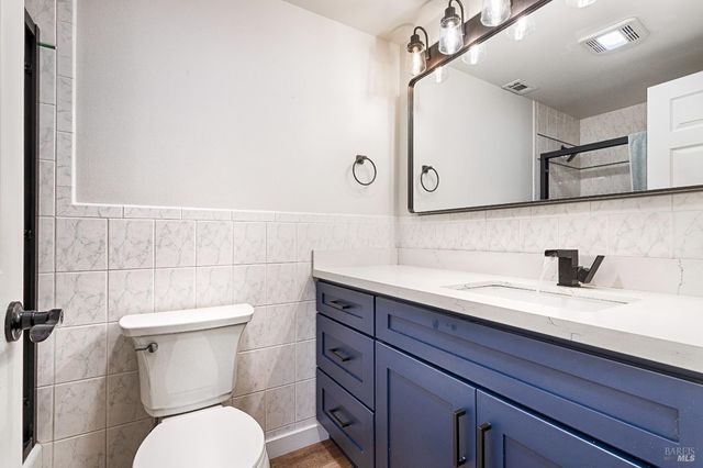 2001 Willow Dr, Petaluma, CA 94954