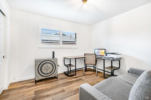 2001 Willow Dr, Petaluma, CA 94954