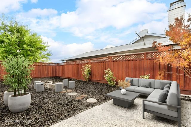 2001 Willow Dr, Petaluma, CA 94954