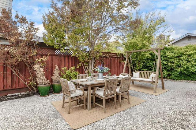 2001 Willow Dr, Petaluma, CA 94954