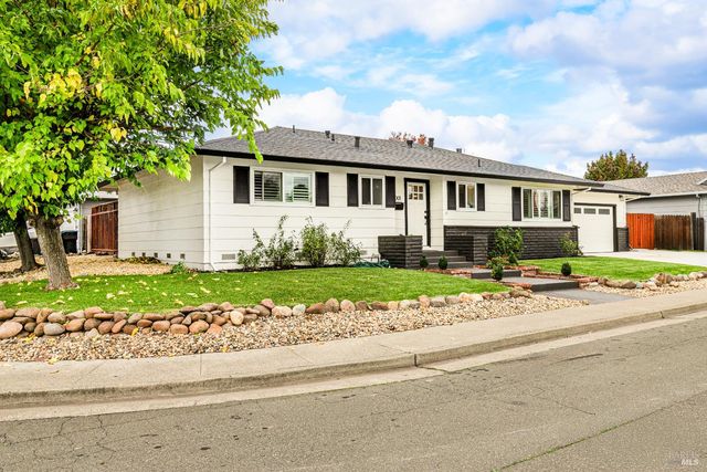 2001 Willow Dr, Petaluma, CA 94954