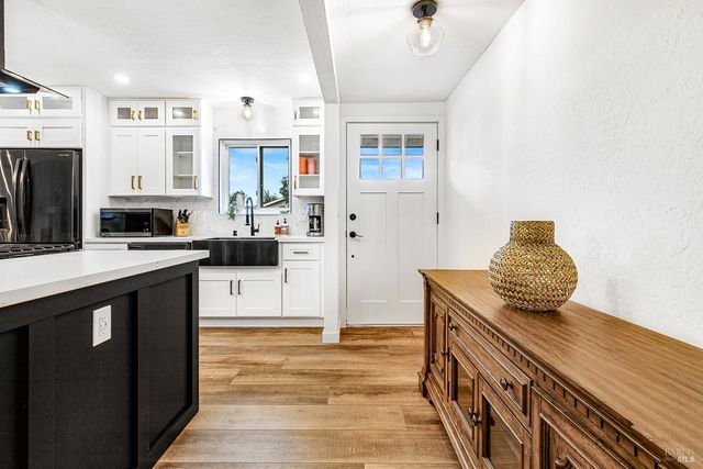 2001 Willow Dr, Petaluma, CA 94954