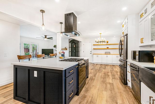 2001 Willow Dr, Petaluma, CA 94954