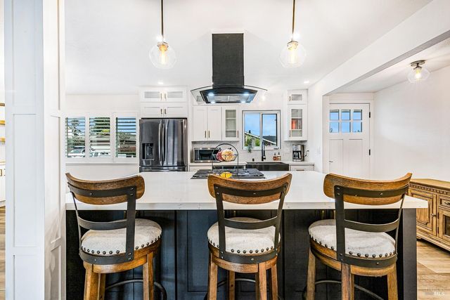 2001 Willow Dr, Petaluma, CA 94954