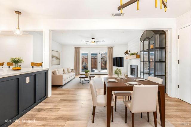 2001 Willow Dr, Petaluma, CA 94954