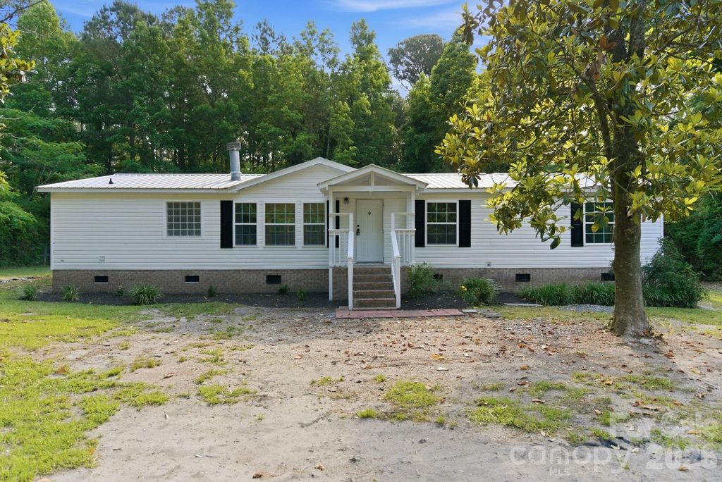 481 Harrell Road, Burgaw, NC 28425
