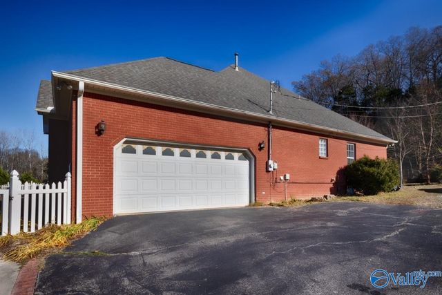 411 N Seneca Drive, Trinity, AL 35673