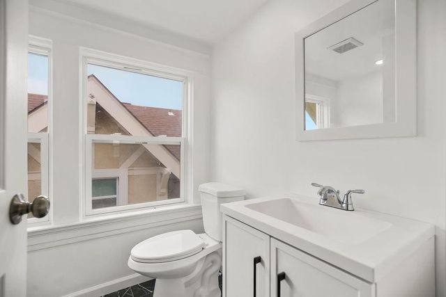 3128 SW Summit Trafficway, Kansas City, MO 64111