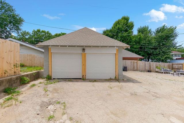 3128 SW Summit Trafficway, Kansas City, MO 64111