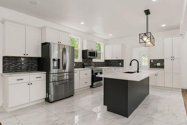 3128 SW Summit Trafficway, Kansas City, MO 64111