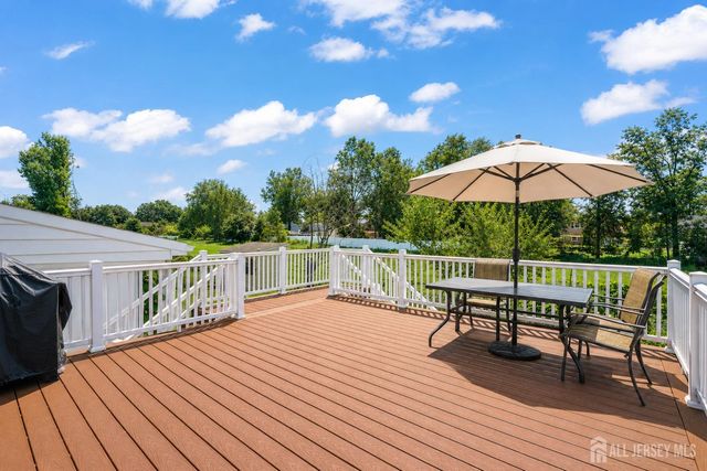 18 Deerwood Avenue, Edison, NJ 08817