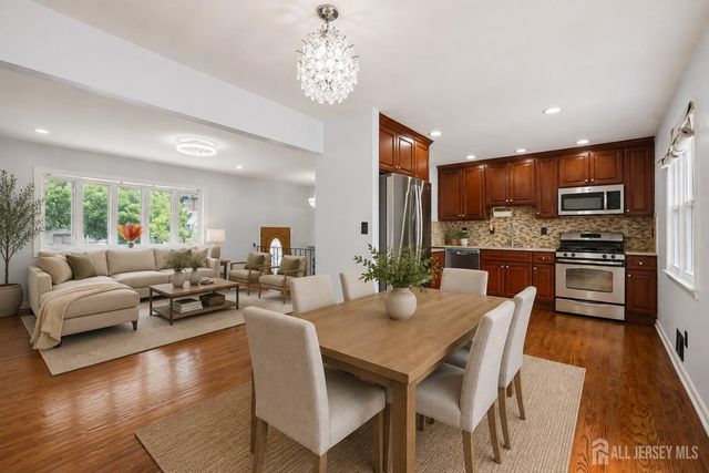 18 Deerwood Avenue, Edison, NJ 08817