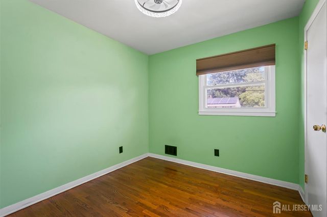 18 Deerwood Avenue, Edison, NJ 08817