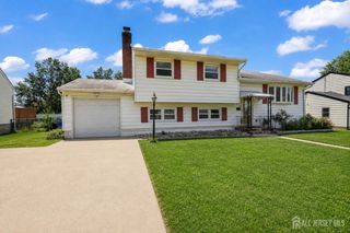 18 Deerwood Avenue, Edison, NJ 08817