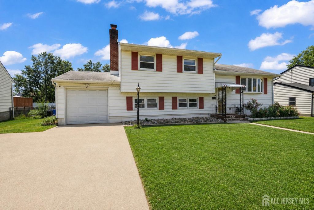 18 Deerwood Avenue, Edison, NJ 08817