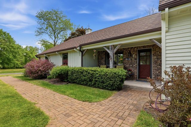 2541 Valley DRIVE, Manitowoc, WI 54220