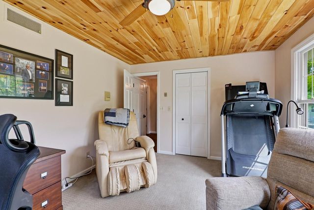 2541 Valley DRIVE, Manitowoc, WI 54220
